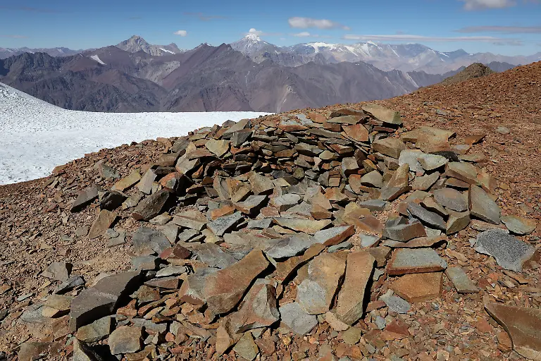 2024-07-18T101930Z-803585839-RC2UZ6ABST7P-RTRMADP-3-ANDES-CLIMATE-CHANGE-MOUNTAINEERING