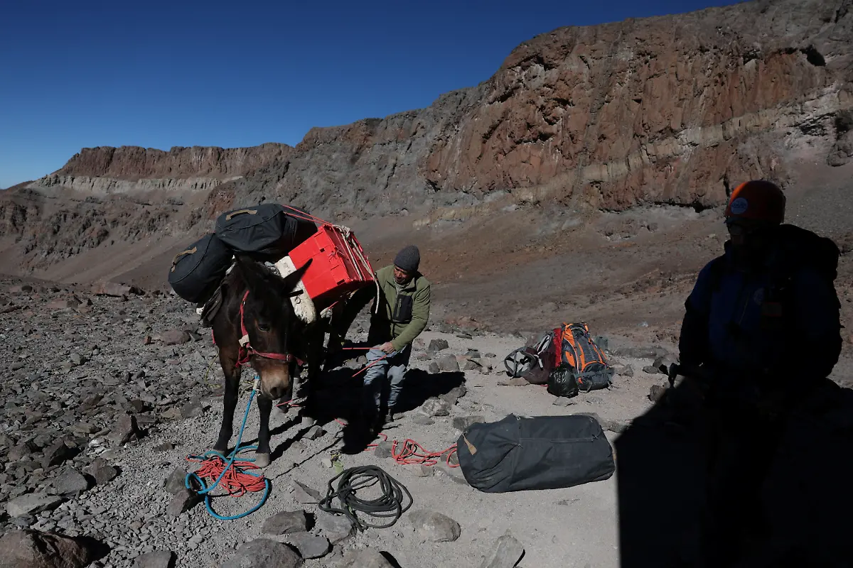 2024-07-18T101850Z-1218431584-RC2D07A8Z307-RTRMADP-3-ANDES-CLIMATE-CHANGE-MOUNTAINEERING