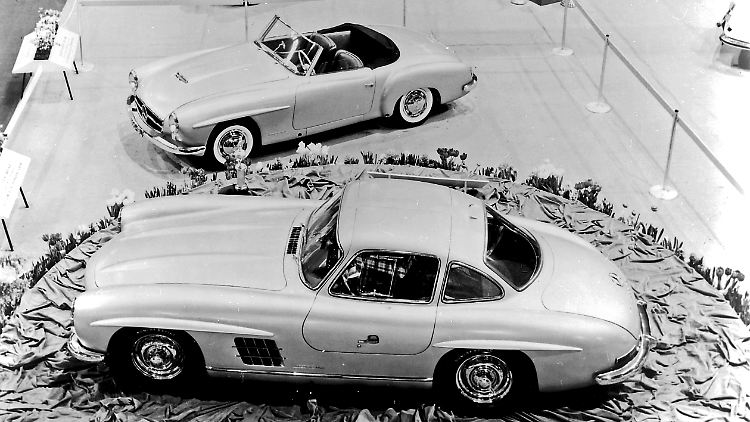 Aufsehenerregende Premiere - Mercedes stahl der Konkurrenz die Show, als der 300 SL 1954 in New York vorgestellt wurde.