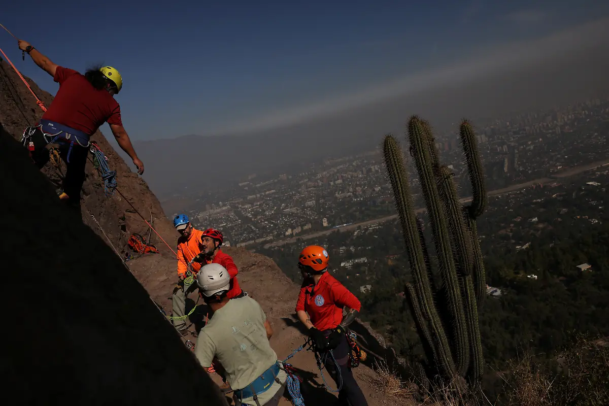 2024-07-18T101901Z-1233582120-RC2697AMI1MY-RTRMADP-3-ANDES-CLIMATE-CHANGE-MOUNTAINEERING