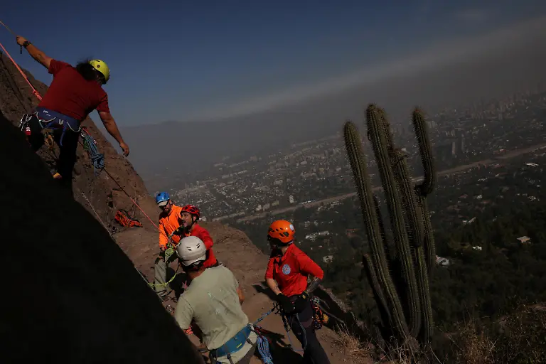2024-07-18T101901Z-1233582120-RC2697AMI1MY-RTRMADP-3-ANDES-CLIMATE-CHANGE-MOUNTAINEERING