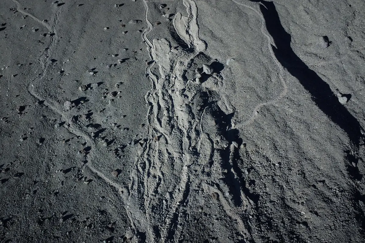 2024-07-18T101901Z-183633692-RC2A07AGNJOE-RTRMADP-3-ANDES-CLIMATE-CHANGE-MOUNTAINEERING