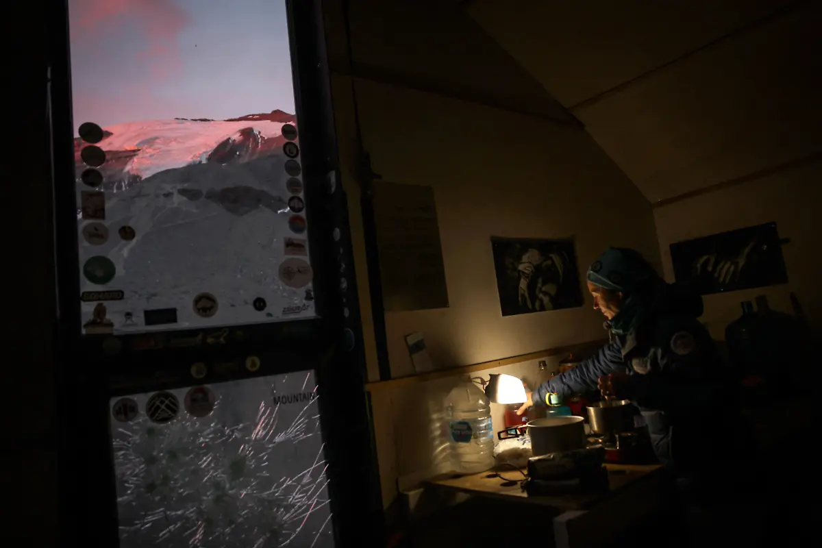 2024-07-18T101925Z-1814084661-RC2AZ6AAQDCO-RTRMADP-3-ANDES-CLIMATE-CHANGE-MOUNTAINEERING