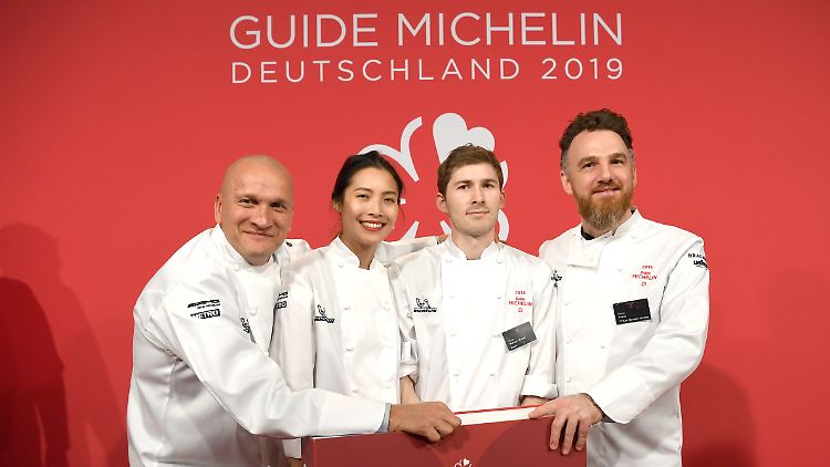 Dylan Watson-Brawn (2.v.r., hier auf einem Bild aus dem Jahr 2019) konnte den Restaurantführer überzeugen.