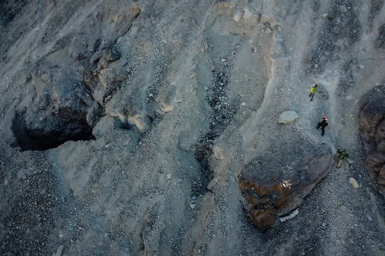 2024-07-18T101847Z-876644704-RC2A07A70ST6-RTRMADP-3-ANDES-CLIMATE-CHANGE-MOUNTAINEERING