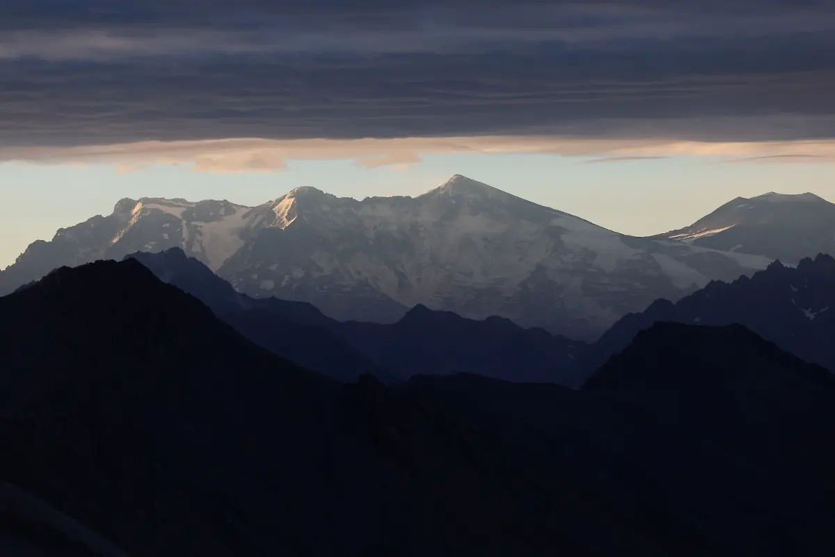 2024-07-18T101926Z-566648771-RC2NZ6ABX98U-RTRMADP-3-ANDES-CLIMATE-CHANGE-MOUNTAINEERING