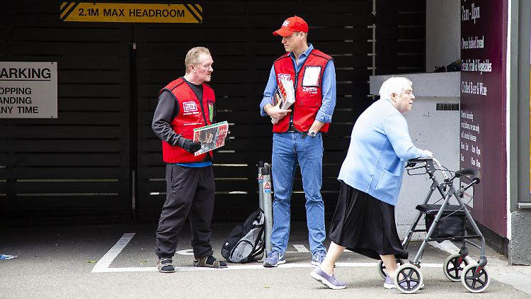 Gibt sich als "Big Issue"-Verkäufer aus: Prinz William.