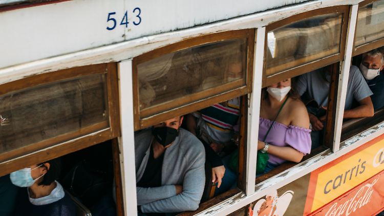 In Portugals öffentlichen Verkehrsmitteln herrscht noch Maskenpflicht.