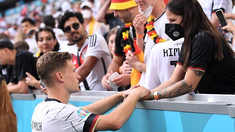 Kimmich und Meyer sind bereits einige Jahre ein Paar und haben mittlerweile drei Kinder.