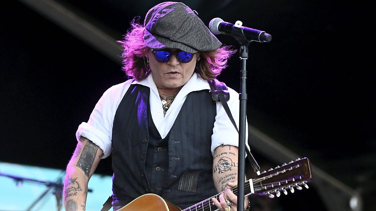 Als hätte es den Prozess nie gegeben: Johnny Depp am Sonntag bei einem Auftritt in Helsinki.