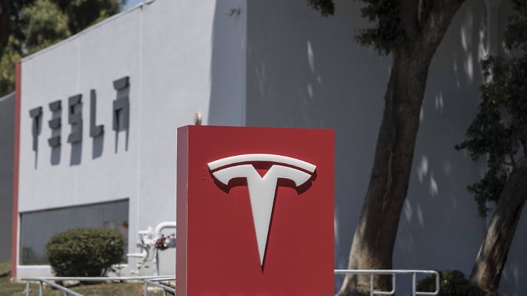 Zu Jahresbeginn hatte Tesla knapp 100.000 Beschäftigte. 
