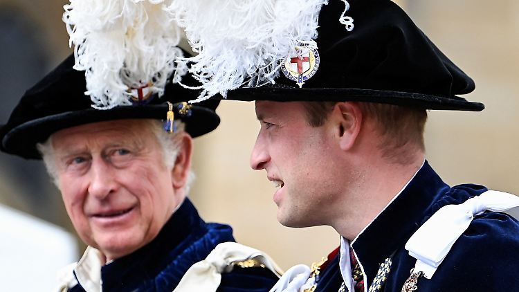 Der erste und zweite Thronfolger: Prinz Charles und Prinz William.