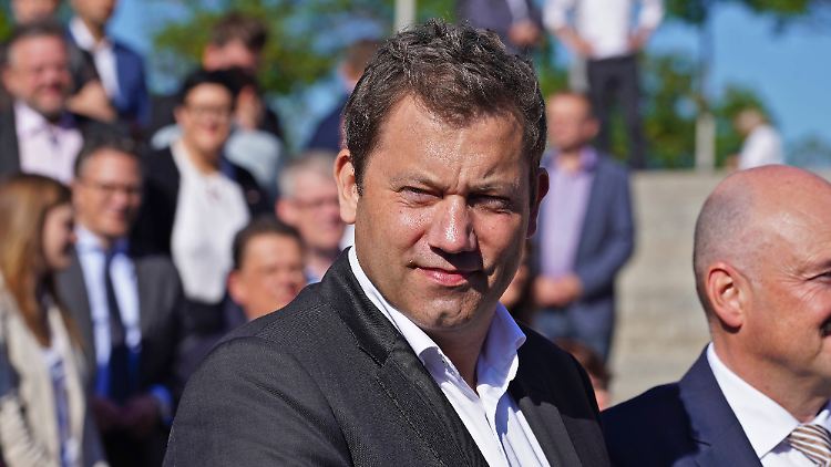 "Friedenspolitik bedeutet für mich, auch militärische Gewalt als ein legitimes Mittel der Politik zu sehen", sagt Lars Klingbeil.