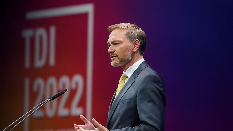 Lindner fordert ein Aus der Kaufprämien für Elektrofahrzeuge.