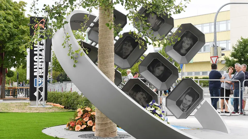 Neun-Menschen-mussten-am-22-Juli-2016-bei-einem-rechtsextremen-Anschlag-in-Muenchen-sterben-Das-NS-Dokumentationszentrum-hat-nun-ein-Heft-herausgegeben-in-dem-Hinterbliebene-ueber-die-Toten-geschrieben-haben