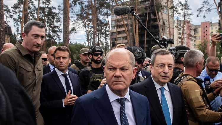 Bundeskanzler Scholz am vergangenen Donnerstag bei einem Besuch im Kiewer Vorort Irpin.