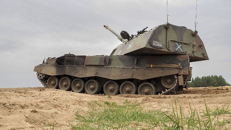Die Panzerhaubitze 2000 kann Ziele in 40 Kilometern Entfernung treffen.