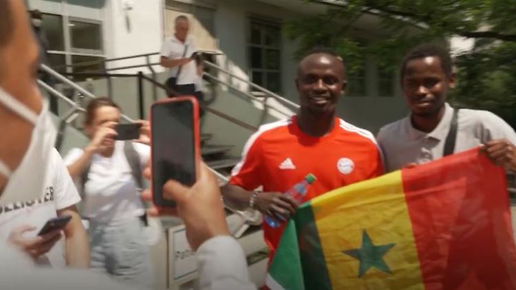 Superstar Mané ist in München gelandet.