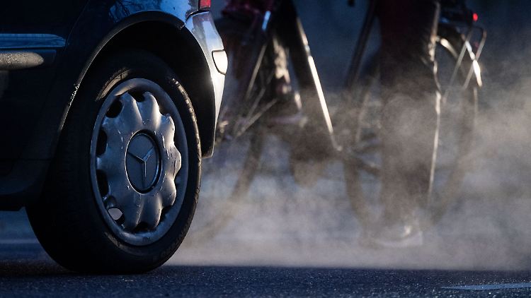Die Deutsche Umwelthilfe fordert einen klimagerechten Umbau von Mercedes.