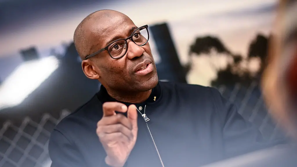 Die-Kulturverwaltung-von-Senator-Joe-Chialo-hat-Foerdermittel-fuer-das-Kulturzentrum-Oyoun-gestoppt-der-Streit-geht-nun-in-die-naechste-Runde-vor-Gericht