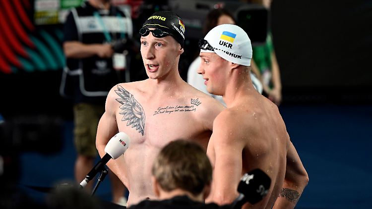 Etwas außer Atem, schon am Mikrofon: Wellbrock (l.) und Romantschuk.