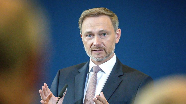 Lindner will Tankrabatt und 9-Euro-Ticket auslaufen lassen.