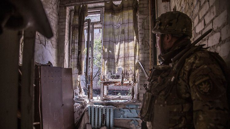 Den ukrainischen Soldaten in Sjewjerodonezk droht die Einkesselung.