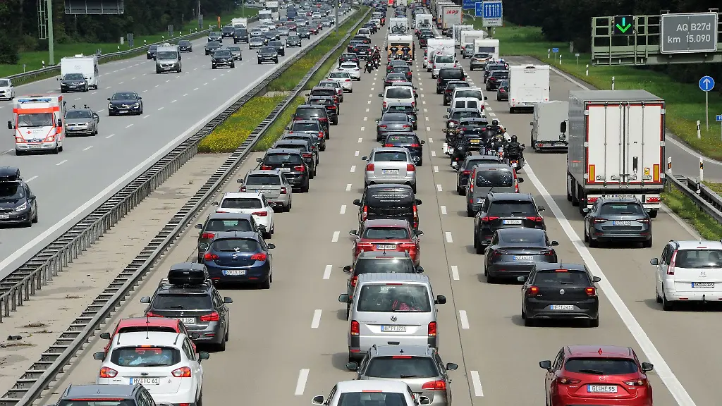 Wie-jedes-Jahr-ist-zu-Ferienbeginn-mit-mehr-Verkehr-auf-den-Strassen-zu-rechnen