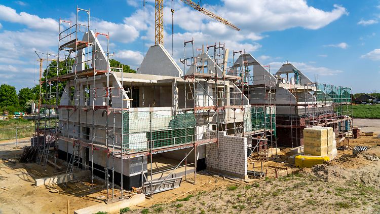Viele Bauprojekte werden storniert. Denn immer weniger Menschen trauen sich noch, einen Hauskredit aufzunehmen.  