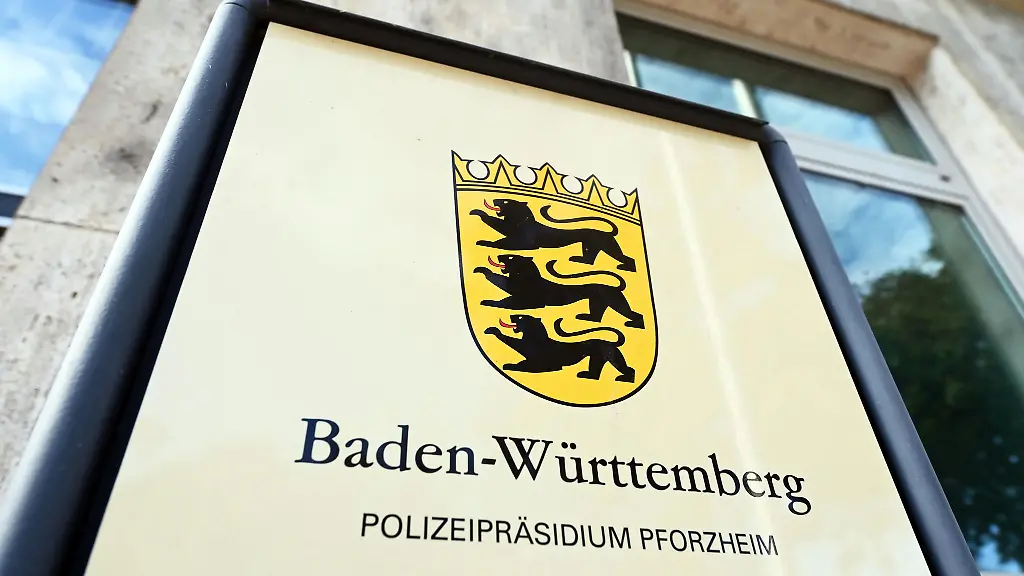 Die-Polizei-muss-ermitteln-Wer-hat-die-juedischen-Denkmaeler-mit-blauer-Farbe-beschmiert-Symbolbild