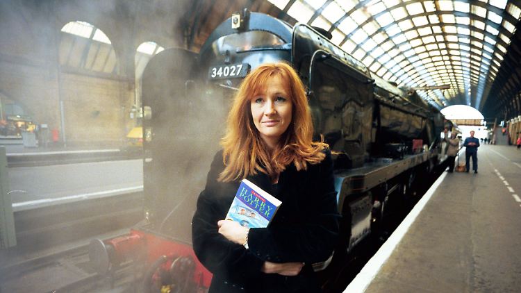 Autorin der magischen Welt von Harry Potter: Joanne K. Rowling. 