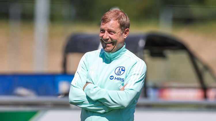 Vorfeudig: Schalkes Coach Frank Kramer.