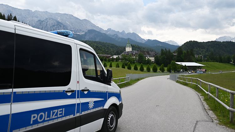 In Elmau laufen bereits die Vorbereitungen auf den G7-Gipfel, der am Sonntag beginnt - und auf die Demonstrationen, die dort erwartet werden.