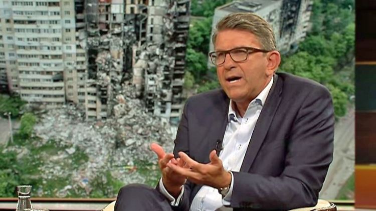 Wolfram Weimer erklärt den Ukrainekrieg für verloren und sorgt damit bei "Markus Lanz" für heftige Diskussionen.
