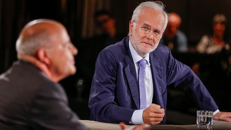 Ring frei für eine neue Runde bei "Der ntv Rückblick": Gregor Gysi (l.) und Harald Schmidt.