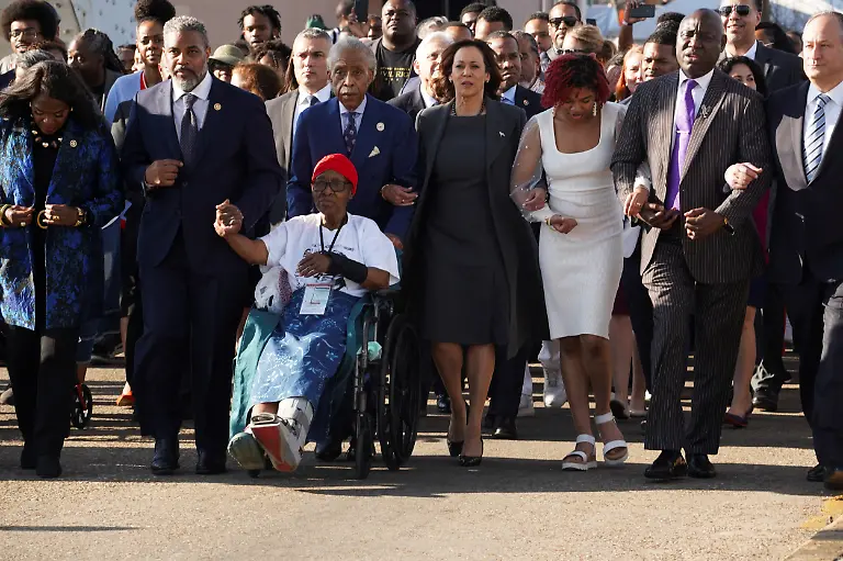 2024-03-03T221211Z-1141905337-RC2KE6AUJ235-RTRMADP-3-USA-RACE-HARRIS