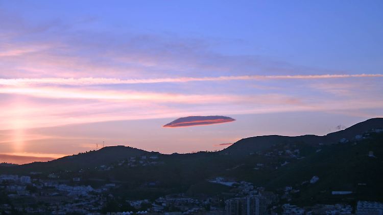 Mehrfach können Dinge, die am Himmel sichtbar sind, weder zugeordnet noch erklärt werden. 