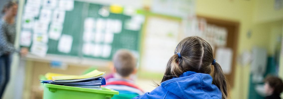 Der Nationale Bildungsbericht Bericht wird alle zwei Jahre unter Federführung des Leibniz-Instituts für Bildungsforschung und Bildungsinformation (DIPF) erstellt.