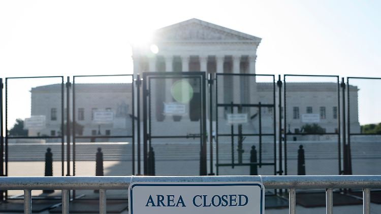 In Erwartung von Protesten beider Seiten wurde der US-Supreme-Court bereits abgeriegelt.