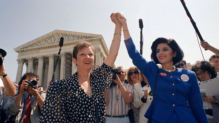 Norma McCormey (l.) und ihre Anwältin erstritten 1973 vor dem Obersten Gericht der USA das Recht auf Abtreibung.
