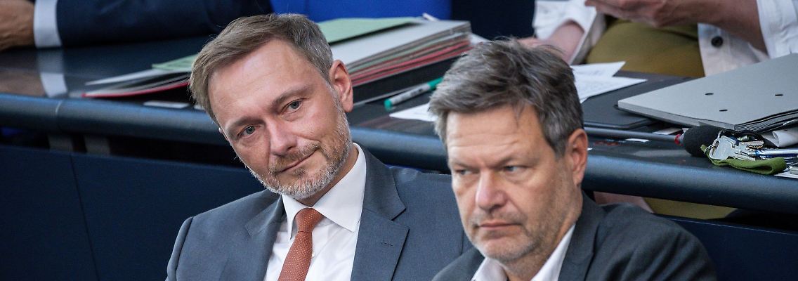 Finanzminister Christian Lindner (FDP) und Wirtschaftsminister Robert Habeck (Grüne) bei einer Sitzung im Bundestag.