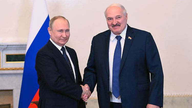 Alexander Lukaschenko will Hilfe von Wladimir Putin.