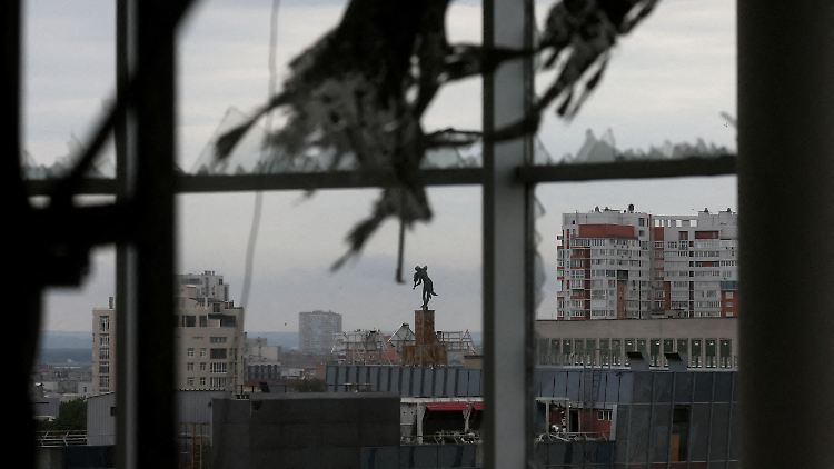 Das ostukrainische Charkiw wurde erneut beschossen - dabei soll auch eine Atomanlage getroffen worden sein.