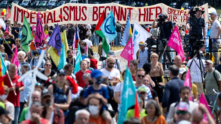 Fast schon überschaubar: Bei den Protesten gegen den G7-Gipfel am Samstag in München haben viele Organisatoren sich größeren Zulauf erhofft. 