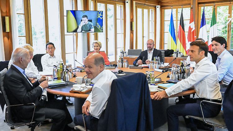 Die G7-Runde spricht mit dem ukrainischen Präsidenten Selenskyj.