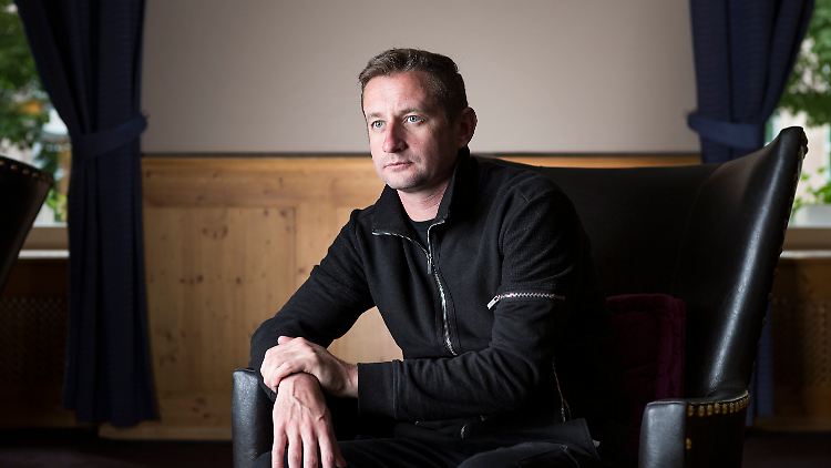 Zhadan schreibt unter anderem Romane, Essays, Erzählungen und Gedichte.
