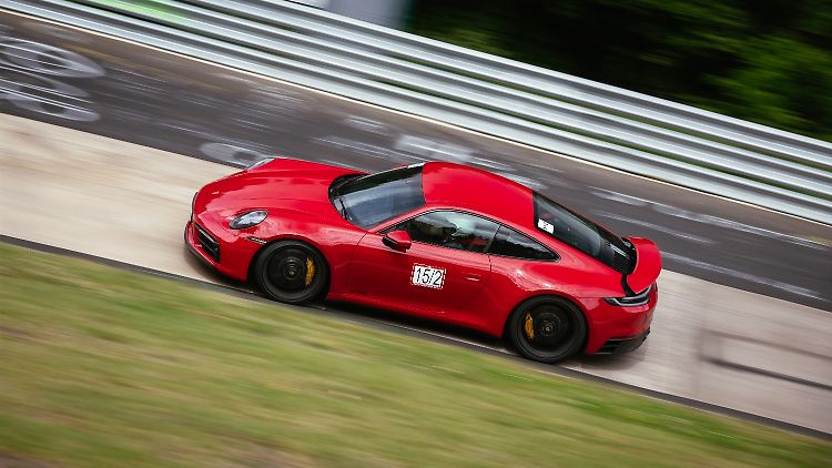 Die Nordschleife ist legendär, sie ist mystisch und gehört zu den anspruchsvollsten Rennstrecken der Welt. Ihr böses Gesicht zeigt sie aber im Regen und vor allem danach.