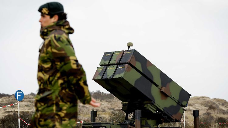NASAMS steht für National/Norwegian Advanced Surface to Air Missile System.