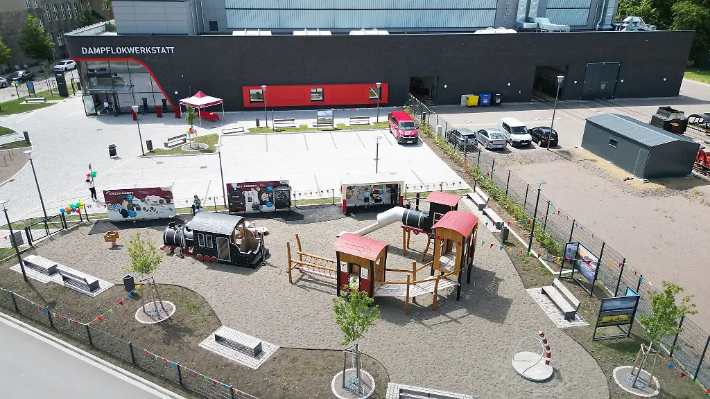 Auf-dem-Erlebnisspielplatz-koennen-Kinder-spielen