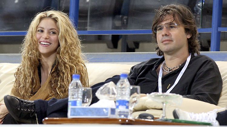 Aus Freund wird Feind: Shakira und ihr damaliger Freund Antonio de la Rua im Januar 2009.